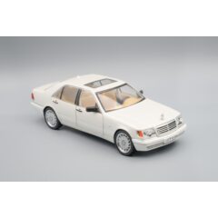 1:24 Модель Mercedes-Benz W140, белый, 21 см