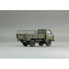 1:43 Масштабная модель Ульяновский 450Д «Военная Автоинспекция» МО СССР 1962 г. с аксессуарами в кузове