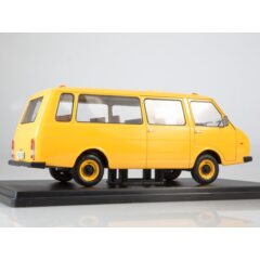 1:24 Легендарные Советские Автомобили №24 - РАФ-22038 "Латвия"