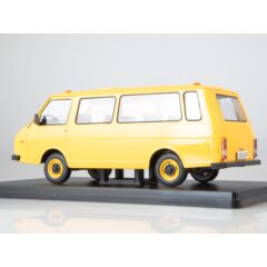 1:24 Легендарные Советские Автомобили №24 - РАФ-22038 "Латвия"