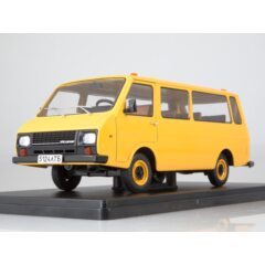 1:24 Легендарные Советские Автомобили №24 - РАФ-22038 "Латвия"