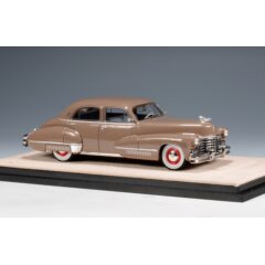 1:43 Масштабная модель CADILLAC Sixty Special 1942 Pawnee Beige