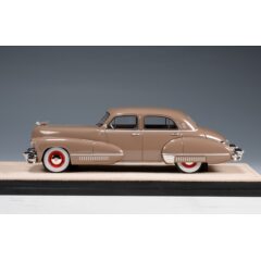1:43 Масштабная модель CADILLAC Sixty Special 1942 Pawnee Beige