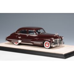 1:43 Масштабная модель CADILLAC Sixty Special 1942 Madeira Maroon
