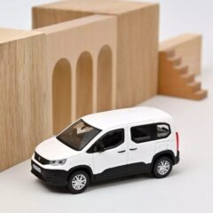 1:43 Масштабная модель PEUGEOT Rifter 2018 White