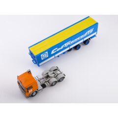 1:43 Масштабная модель Volvo F12 с полуприцепом Fruehauf Savoyarde