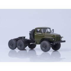 1:43 Масштабная модель 377С 6х4 седельный тягач, 1965 г. (хаки)