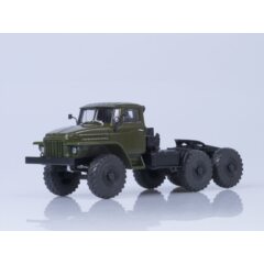 1:43 Масштабная модель 377С 6х4 седельный тягач, 1965 г. (хаки)