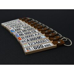 Брелок в виде мини-номерных знаков