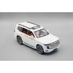 1:24 Модель Toyota Land-Cruiser 300, белый, 2022г. 70th Anniversary