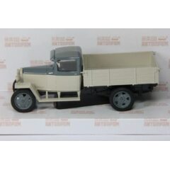 1:43 Масштабная модель Горький ММ (1946), серый двухцветный