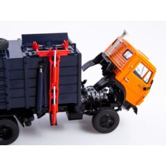 1:43 Масштабная модель Мусоровоз КО-415А (53213)