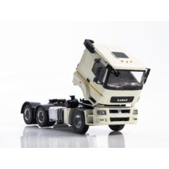 1:43 Масштабная модель КАМАЗ-65206 с полуприцепом НЕФАЗ-93341