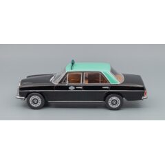 1:24 Масштабная модель MERCEDES-BENZ 200d (w115) Lisboa Taxi (1968), Black Green
