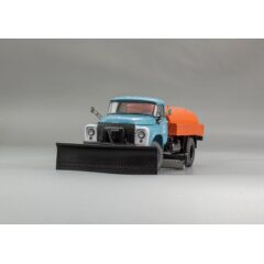 1:43 Масштабная модель Автомобиль Поливомоечный «ПМ-130Б» - 1973 г. Москва