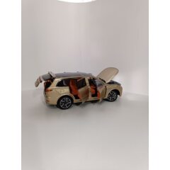 1:24 Масштабная модель Lixiang L9, золотой