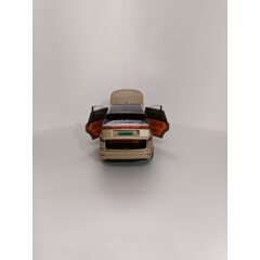 1:24 Масштабная модель Lixiang L9, золотой