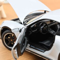 1:18 Масштабная модель PORSCHE 911 Dakar (992) 2023 Ice Grey Metallic