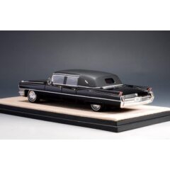 1:43 Масштабная модель CADILLAC Fleetwood Formal Limousine Landau Top 1965 Black