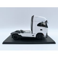 1:43 Масштабная модель седельный тягач IVECO Nikola Tre BEV 2022 White