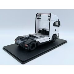 1:43 Масштабная модель седельный тягач IVECO Nikola Tre BEV 2022 White