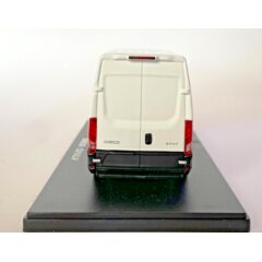 1:43 Масштабная модель IVECO E-Daily фургон 2023 White