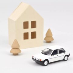 1:43 Масштабная модель PEUGEOT 205 "Junior" 1988 White