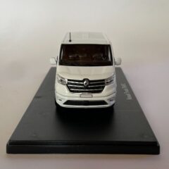 1:43 Масштабная модель RENAULT Trafic Van 2022 White