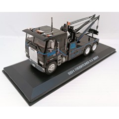 1:43 Масштабная модель Эвакуатор FREIGHTLINER FLA 9664 1984 (из к/ф "Терминатор 2: Судный день")