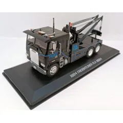 1:43 Масштабная модель Эвакуатор FREIGHTLINER FLA 9664 1984 (из к/ф "Терминатор 2: Судный день")