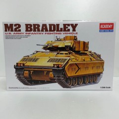 1:35 Сборная модель M2 Bradley US Army Infantry Fighting Vehicle