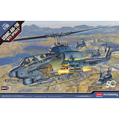1:35 Сборная модель Авиация  USMC AH-1W "NTS Update"