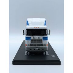 1:43 Масштабная модель седельный тягач INTERNATIONAL Eagle Cabover 1995 White/Blue