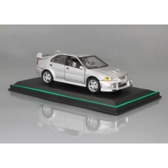 1:43 Масштабная модель Mitsubishi Lancer Evolution VI Silver