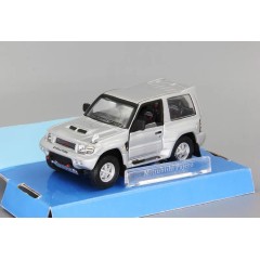 1:43 Масштабная модель Mitsubishi Pajero (silver)