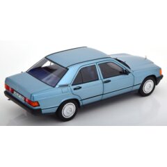 1:18 Масштабная модель MERCEDES-BENZ 190E (W201) 1984 Light Blue Metallic