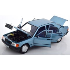 1:18 Масштабная модель MERCEDES-BENZ 190E (W201) 1984 Light Blue Metallic