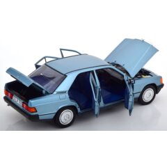 1:18 Масштабная модель MERCEDES-BENZ 190E (W201) 1984 Light Blue Metallic