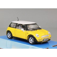 1:43 Масштабная модель New Mini Cooper (yellow / white)