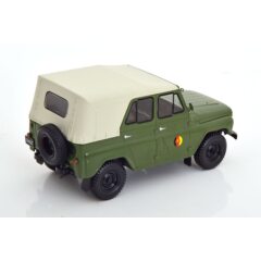 1:24 Масштабная модель УАЗ 469 Народная армия ГДР 1975 Olive Green