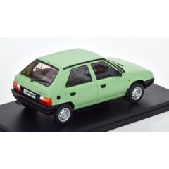 1:24 Масштабная модель SKODA Favorit 1987 Light Green