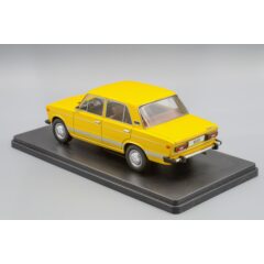1:24 Масштабная модель Волжский-2106 "Жигули" (LADA 1600 LS) 1976 Жёлтый
