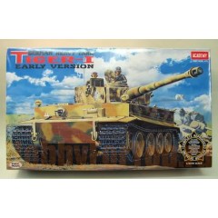 1:35 Сборная модель Танк Pz.Kpfw.VI Tiger I ранний с интерьером