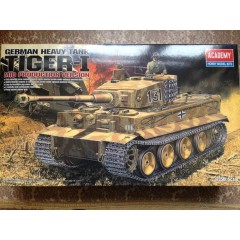1:35 Сборная модель Танк Pz.Kpfw.VI Тигр ср.вып.