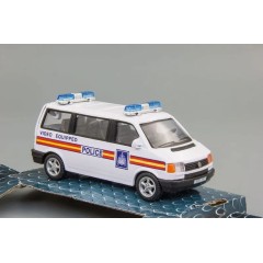 1:43 Масштабная модель Volkswagen T4 Police
