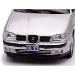 1:43 Масштабная модель SEAT Cordoba 2000 серебристый