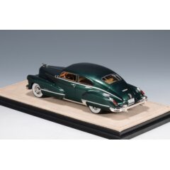 1:43 Масштабная модель CADILLAC Series 62 Club Coupe 1947 Green Metallic