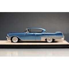 1:43 Масштабная модель CADILLAC Fleetwood Sixty Special 1957 Bahama Blue Metallic