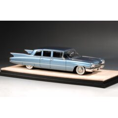 1:43 Масштабная модель CADILLAC Fleetwood 75 Limousine 1960 Hampton Blue Metallic