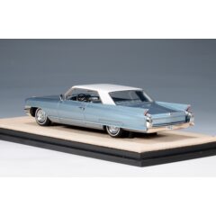 1:43 Масштабная модель CADILLAC Coupe Deville 1962 Newport Blue Metallic